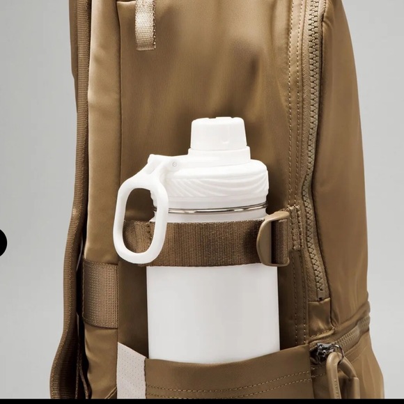 Lululemon new crew backpack 22L logo - Picture 4 of 6